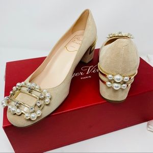 ROGER VIVIER nude suede pearl crystal Polly heel